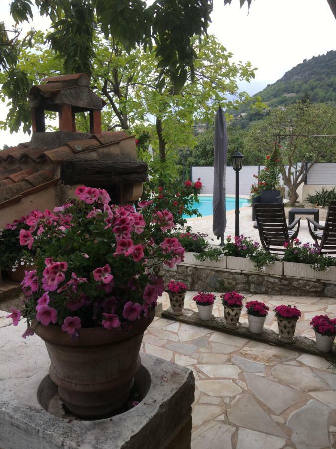 Mas Des Kardouons Bed & Breakfast Tourrettes-sur-Loup Exterior photo